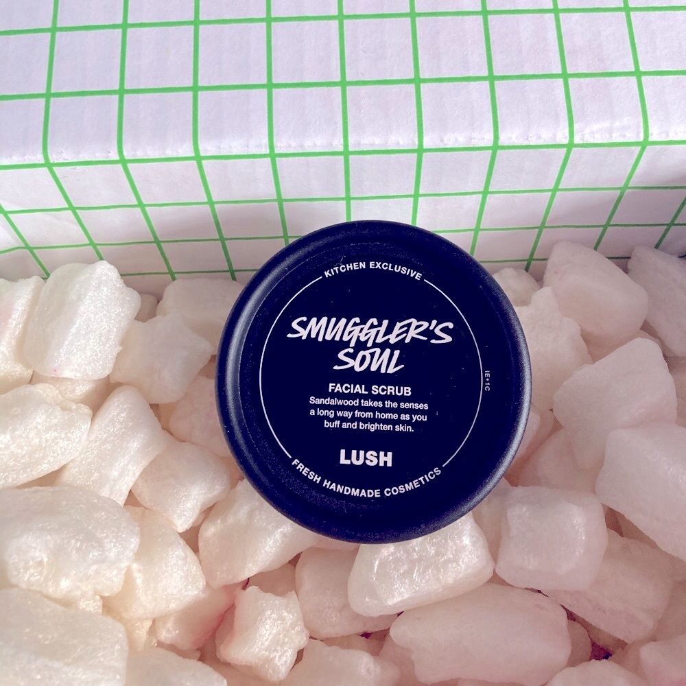 Lush SMUGGLER’S SOUL Facial Scrub